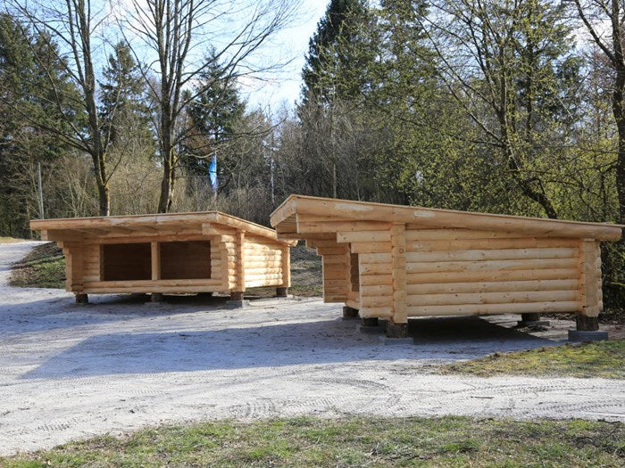 Store shelters i fuldtømmer med ret tag i Karup